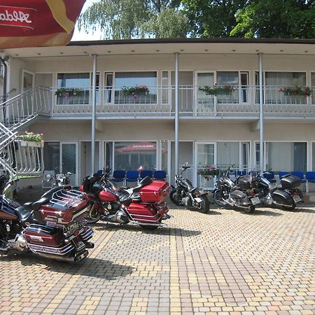 Nb Hotel With Free Parking リガ エクステリア 写真