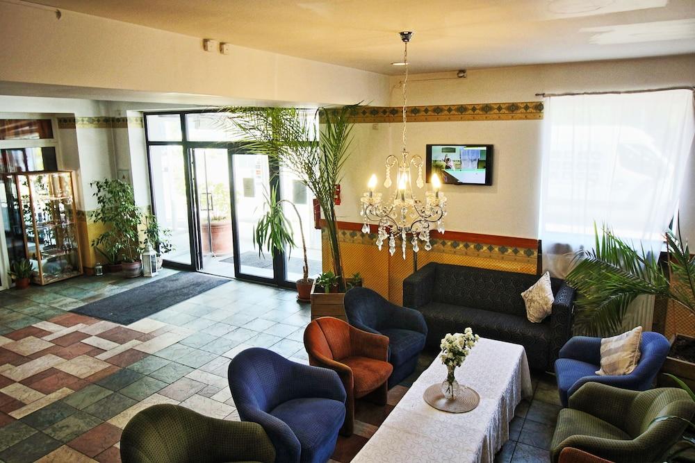 Nb Hotel With Free Parking リガ エクステリア 写真