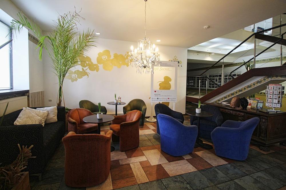 Nb Hotel With Free Parking リガ エクステリア 写真